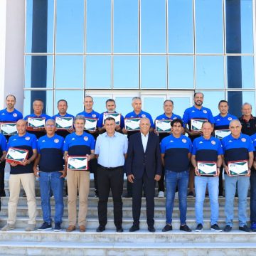 جامعة كرة القدم: خريجو الدورة الأولى من المدربين يتسلمون شهادة CAF-PRO