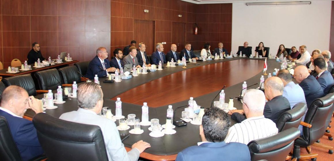 جلسة عمل بين الاتحاد التونسي للصناعة وغرفة التجارة الأمريكية العربية