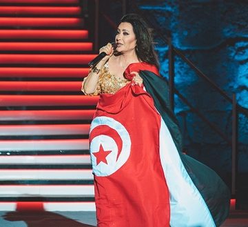 في عيد الجمهورية لطيفة تغني لتونس على ركح قرطاج