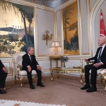 الرئيس يشيد بدور المحاماة في ارساء العدالة و النضال