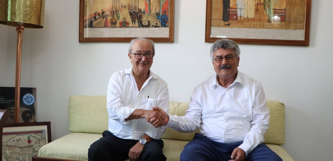 المؤرخ عبد العزيز الدولاتلي يهدي مكتبته الخاصة لدار الكتب الوطنية