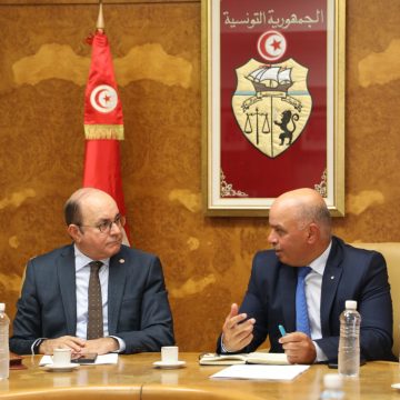 بلاغ مشترك: النقل والسياحة حول إمكانية فتح خطوط جوية جديدة
