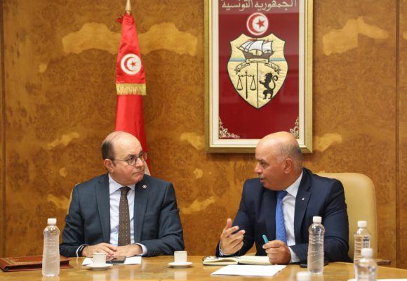 بلاغ مشترك: النقل والسياحة حول إمكانية فتح خطوط جوية جديدة