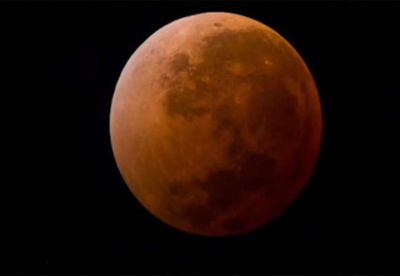 خسوف كلي للقمر: الرصد الجوي ينظم سهرة فلكية
