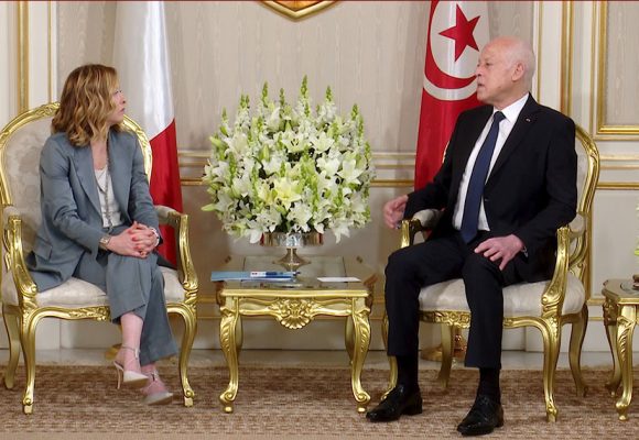 رواية الكرباعي بخصوص عقود العمل الموسمية و مخلفات “الاتفاقية مع ميلوني”