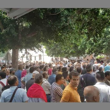 أمام وزارة التربية بتونس العاصمة: وقفة احتجاجية لنقابيي التعليم (فيديو)