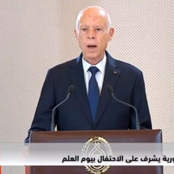 الاذاعة الوطنية: رئيس الجمهورية يُشرف على موكب الاحتفال بيوم العلم (فيديو)