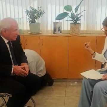 ادانة ريم بوقمرة التي أدارت حوارا مع أحد رموز الاحتلال، المسرحي توفيق الجبالي له رأي مخالف