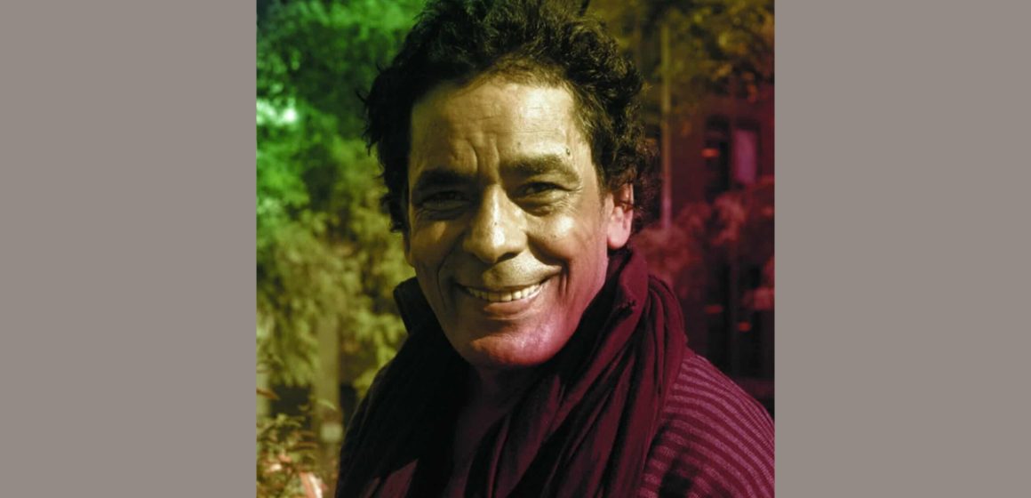 فن/ محمد منير يطمئن جماهيره