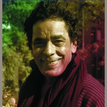 فن/ محمد منير يطمئن جماهيره