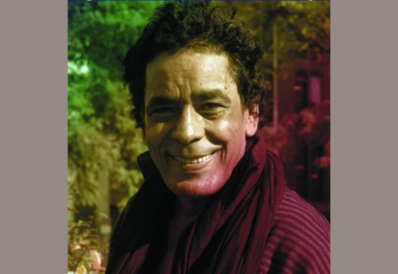 فن/ محمد منير يطمئن جماهيره