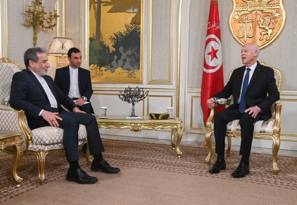 الوضع الإقليمي و استهداف أمنه في لقاء الرئيس بوزير خارجية ايران