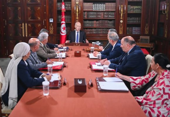 تزامنا مع افتتاح السنة الدراسية 2025-2026، الرئيس يجتمع بعدة وزراء