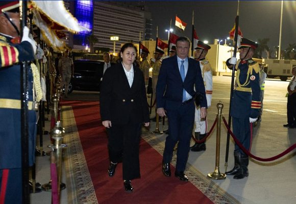 بعد مشاركتها في المنتدى الاقتصادي التونسي المصري، سارة الزعفراني الزنزري تغادر القاهرة