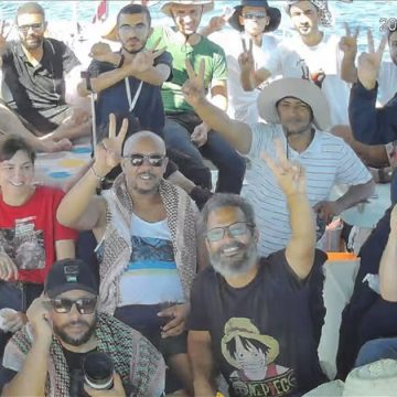 مشارك في أسطول الصمود لكسر الحصار عن غزة: “نحن هنا داخل المياه الدولية” (فيديو)