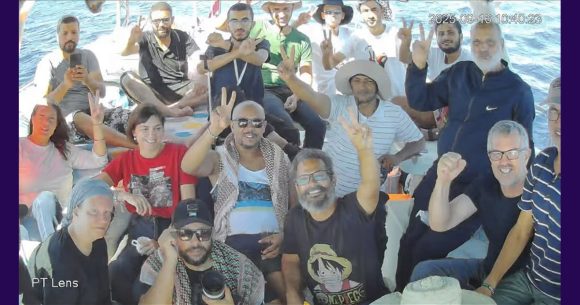 مشارك في أسطول الصمود لكسر الحصار عن غزة: “نحن هنا داخل المياه الدولية” (فيديو)