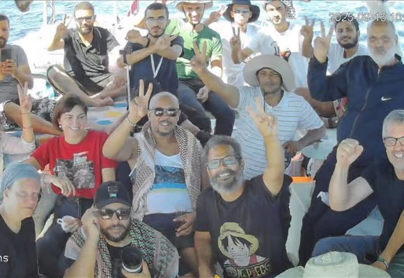 مشارك في أسطول الصمود لكسر الحصار عن غزة: “نحن هنا داخل المياه الدولية” (فيديو)