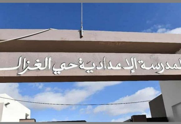 أريانة: اعدادية الغزالة تقرر توحيد الزي المدرسي