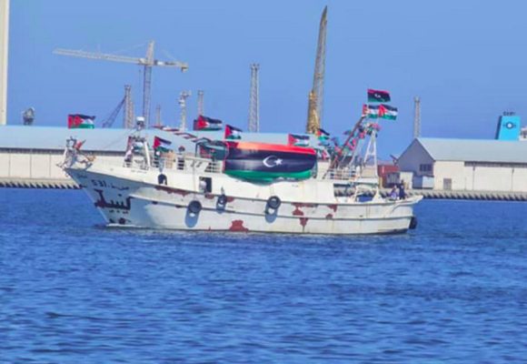 سفينة عمر المختار المحملة بالأدوية تلتحق بأسطول الصمود العالمي (فيديو)