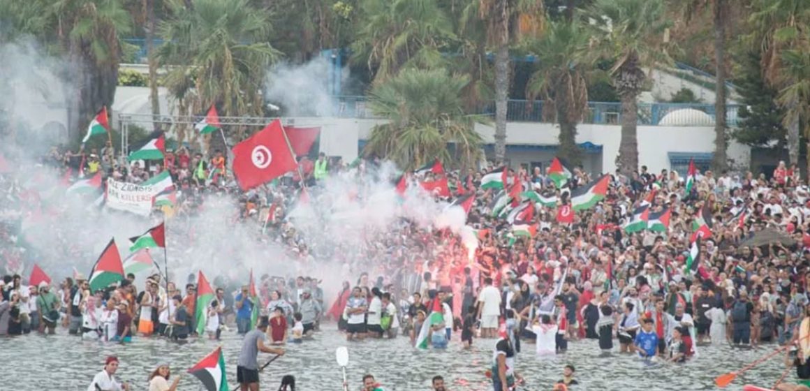 وائل نوار ينشر فيديو يوثق الجماهير الغفيرة في توديع أسطول الصمود العالمي
