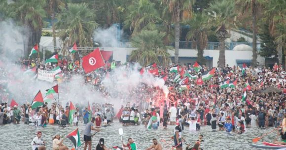 وائل نوار ينشر فيديو يوثق الجماهير الغفيرة في توديع أسطول الصمود العالمي