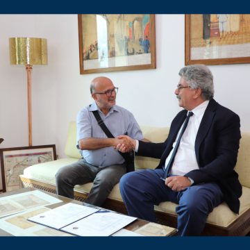 الكاتب و الصحفي رضا الكافي يهب مكتبته الى دار الكتب الوطنية