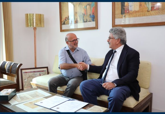 الكاتب و الصحفي رضا الكافي يهب مكتبته الى دار الكتب الوطنية