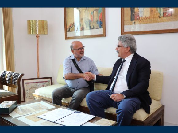 الكاتب و الصحفي رضا الكافي يهب مكتبته الى دار الكتب الوطنية