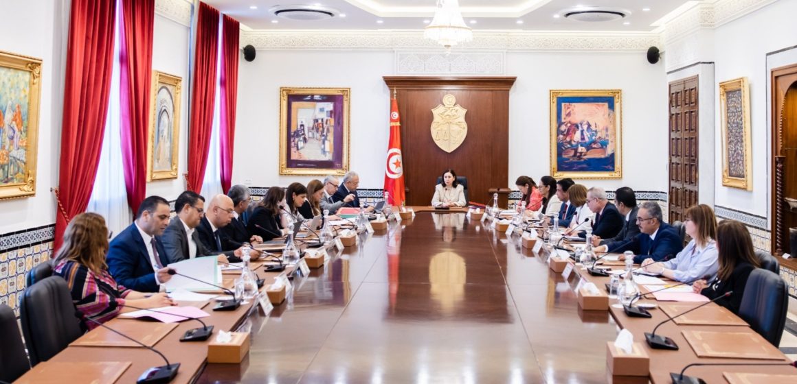 القصبة/ من ببن محاور مجلس وزاري: تأمين التزود بالأدوية بصفة مستمرة