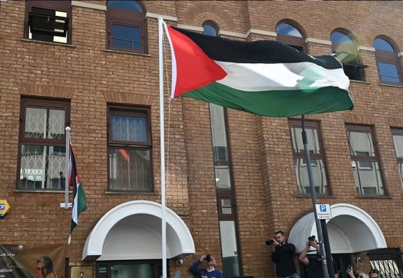لأول مرة، علم فلسطين يرفرف في لندن