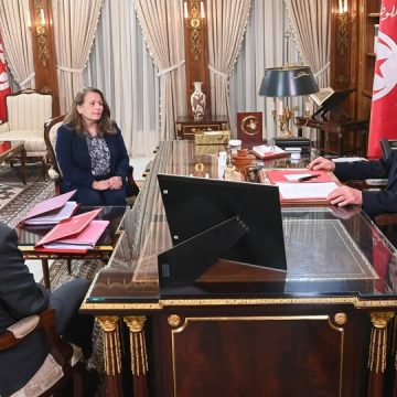 تسرب الغازات من المجمع الكيميائي بقابس، محور لقاء الرئيس بوزيري البيئة و الصناعة و المناجم و الطاقة