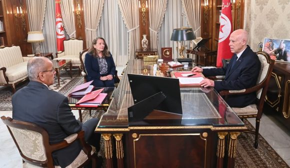 تسرب الغازات من المجمع الكيميائي بقابس، محور لقاء الرئيس بوزيري البيئة و الصناعة و المناجم و الطاقة