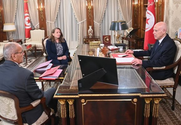 تسرب الغازات من المجمع الكيميائي بقابس، محور لقاء الرئيس بوزيري البيئة و الصناعة و المناجم و الطاقة