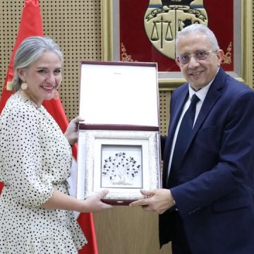 تونس تعزّز التعاون الدولي لتحسين رعاية مرضى السرطان