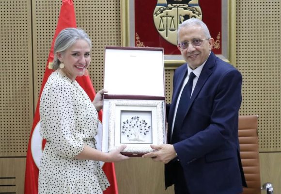 تونس تعزّز التعاون الدولي لتحسين رعاية مرضى السرطان