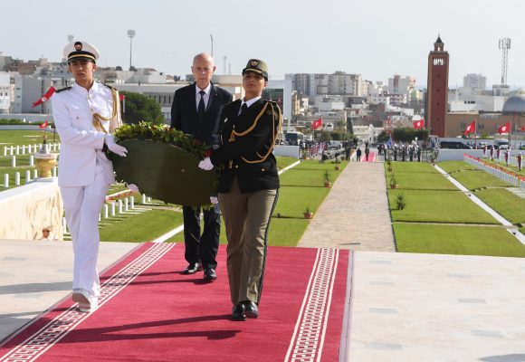 بنزرت: رئيس الجمهورية يشرف على موكب إحياء الذكرى 62 لعيد الجلاء (فيديو)