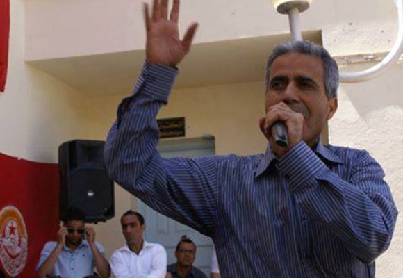 الشاعر الضاوي بعد الحكم على المحامي أحمد صواب: “خمسة سنين… هكة هكة خمسة سنين…؟؟؟”