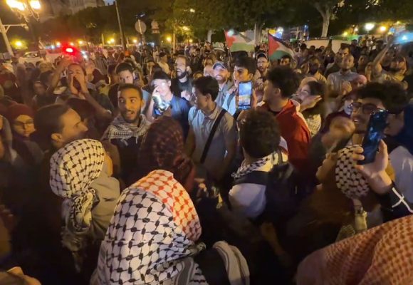 دعما لأسطول الصمود، التونسيون يجتمعون بكثافة في شارع بورقيبة (فيديو)