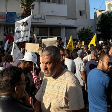 قابس: حالات الاختناق لدى التلاميذ في تزايد، مسيرة تدعو بفك المجمع الكيميائي (فيديو)