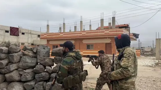 سوريا: اشتباكات عنيفة بين الأمن السوري وقوات “قسد”