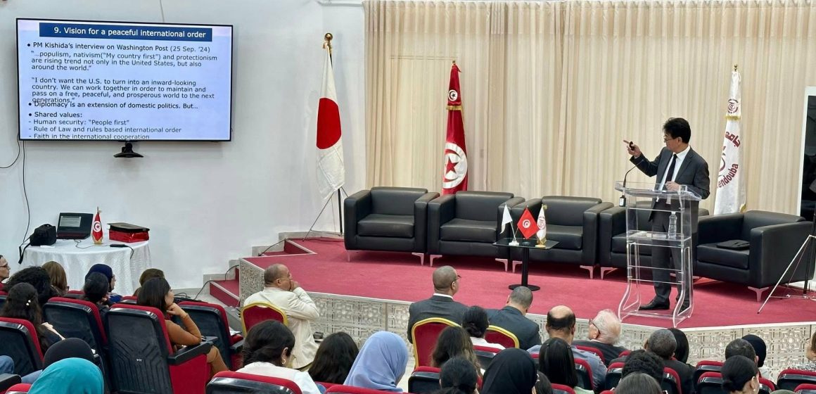 جندوبة: سفير اليابان بتونس يحاضر من أعلى المنبر الجامعي