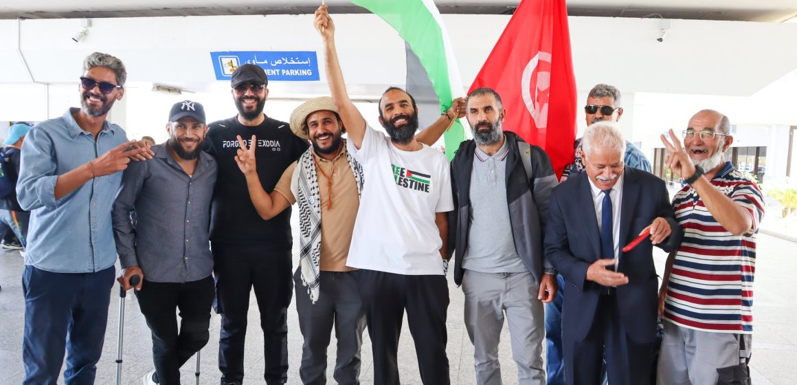 صورة اليوم من مطار تونس قرطاج: لحظة وصول المحرر علي كنيس للوطن