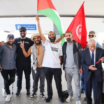 صورة اليوم من مطار تونس قرطاج: لحظة وصول المحرر علي كنيس للوطن