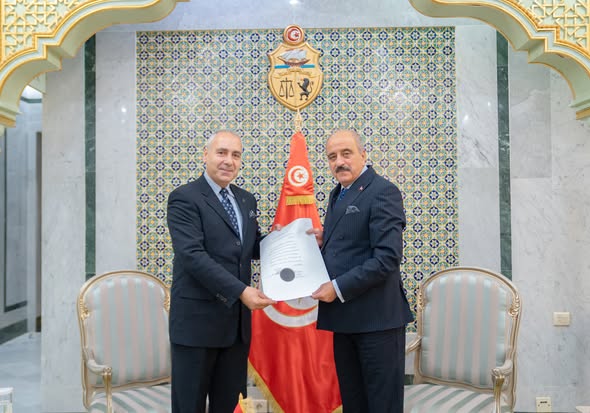 في استقباله للسفير اللبناني الجديد، النفطي يجدد موقف تونس في مواجهة الكيان المحتل في استقباله للسفير اللبناني الجديد، النفطي يجدد موقف تونس في مواجهة الكيان المحتل