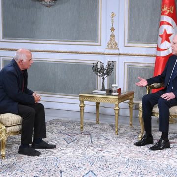 علي بن حمود وزير الطاقة و المناجم سابقا يسأل عمن يعرف السيرة الذاتية للمهندس علي بن حمود