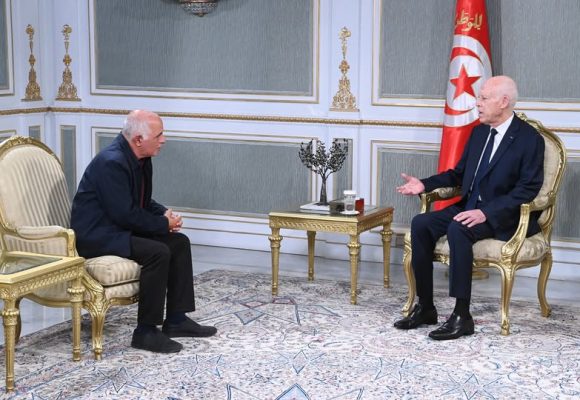 وزير الطاقة و المناجم سابقا يسأل عمن يعرف السيرة الذاتية للمهندس علي بن حمود