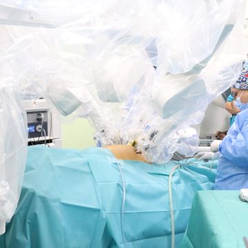 تونس تنجح في أول عملية جراحية روبوتية في الجهاز الهضمي