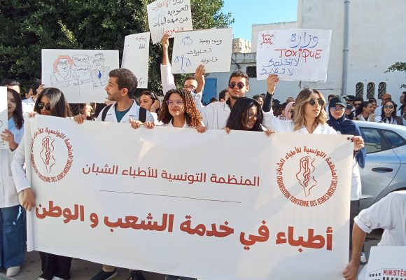 نقابة الصحفيين تدعم تحركات الأطباء الشبان المشروعة