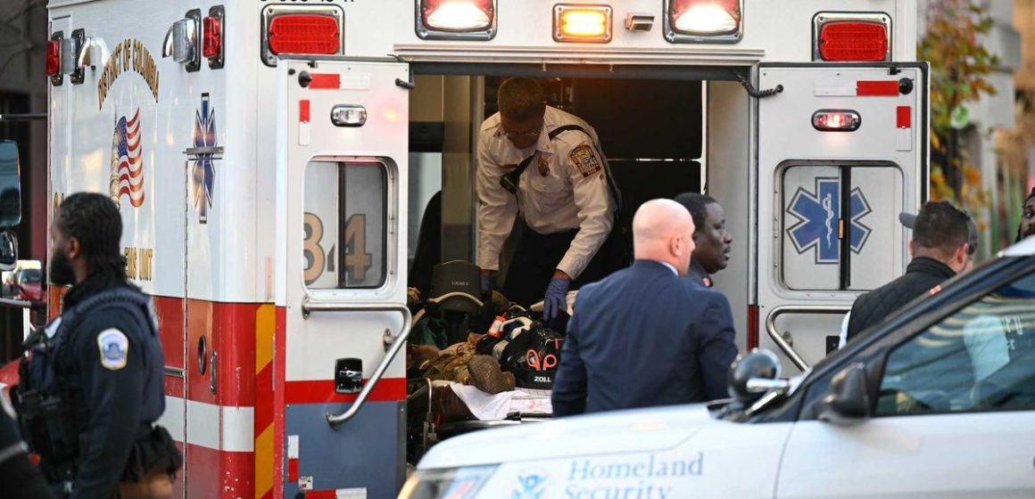 قرب البيت الأبيض الأمريكي: مقتل عنصرين من الحرس في اطلاق نار قرب البيت الأبيض الأمريكي: مقتل عنصرين من الحرس في اطلاق نار