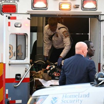 قرب البيت الأبيض الأمريكي: مقتل عنصرين من الحرس في اطلاق نار قرب البيت الأبيض الأمريكي: مقتل عنصرين من الحرس في اطلاق نار